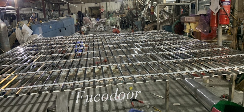cửa cuốn khớp thoáng inox 