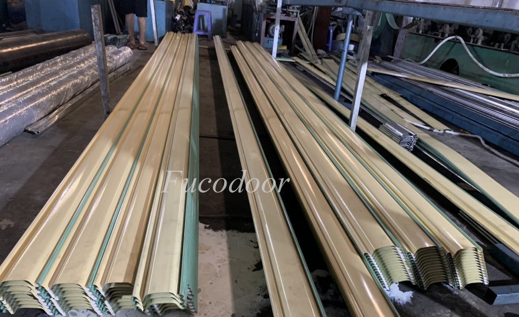 Cửa cuốn siêu trường thép mạ màu cho nhà xưởng