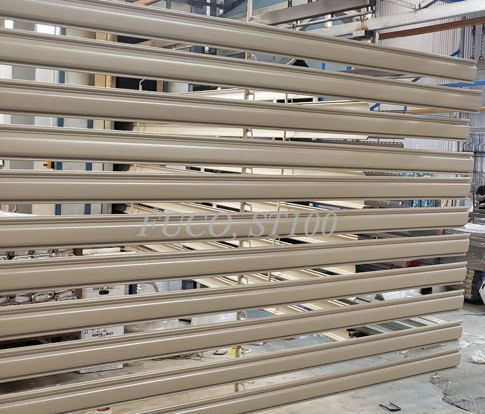 Cửa cuốn siêu trường là loại cửa cuốn chuyên dụng cho các khu kho bãi, nhà xưởng có diện tích cửa lớn rộng tới 14m