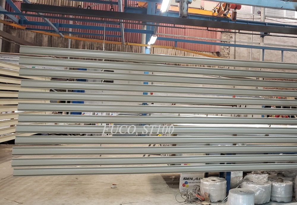 Cửa cuốn siêu trường là loại cửa cuốn chuyên dụng cho các khu kho bãi, nhà xưởng có diện tích cửa lớn rộng tới 14m