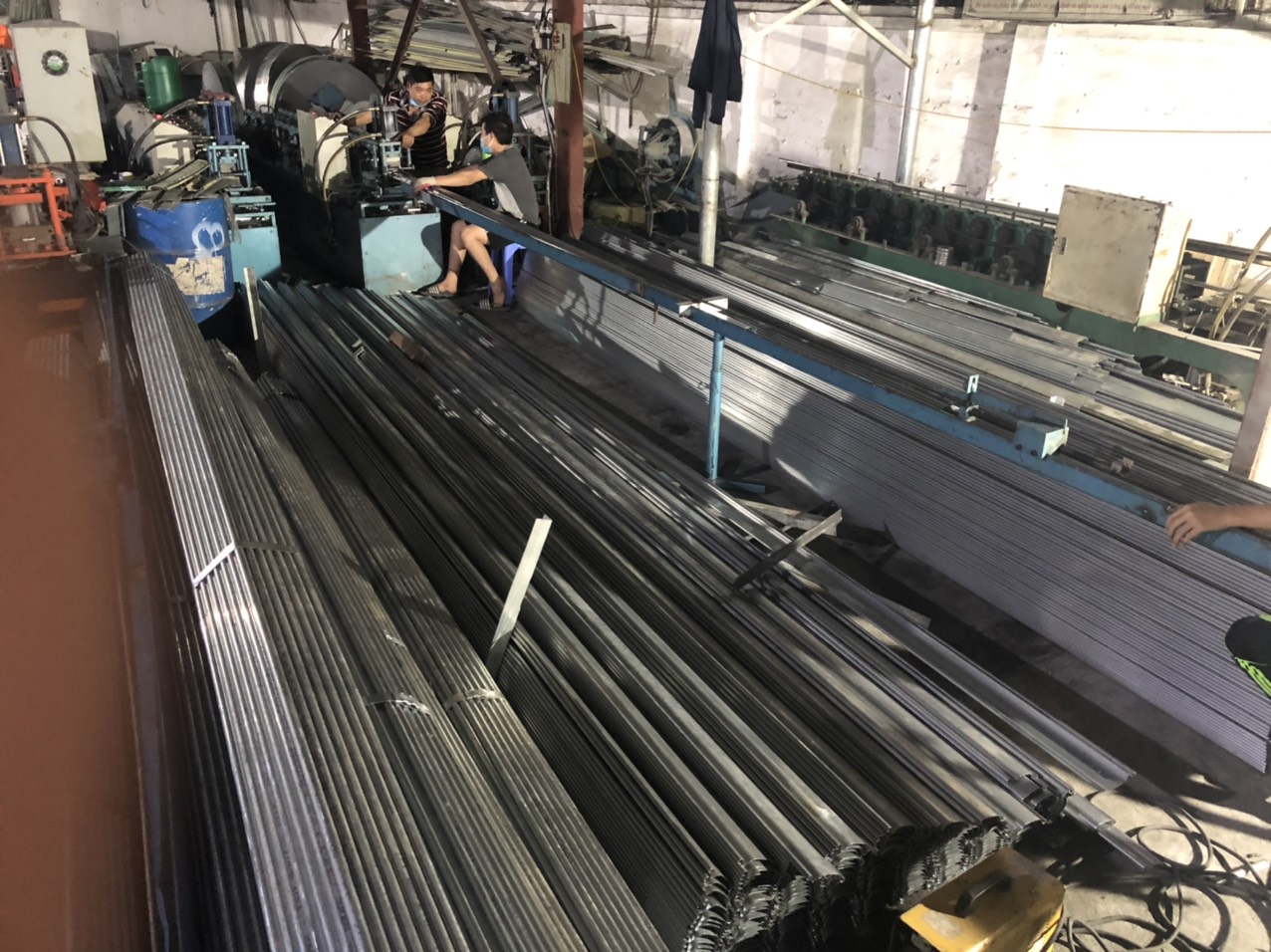 giá cửa cuốn siêu trường