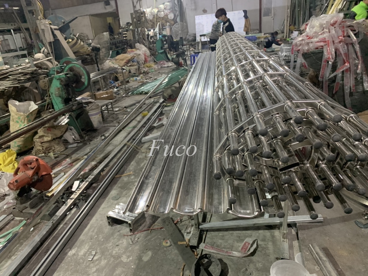 Nhà máy cửa cuốn song ngang ống tròn INOX phi 19
