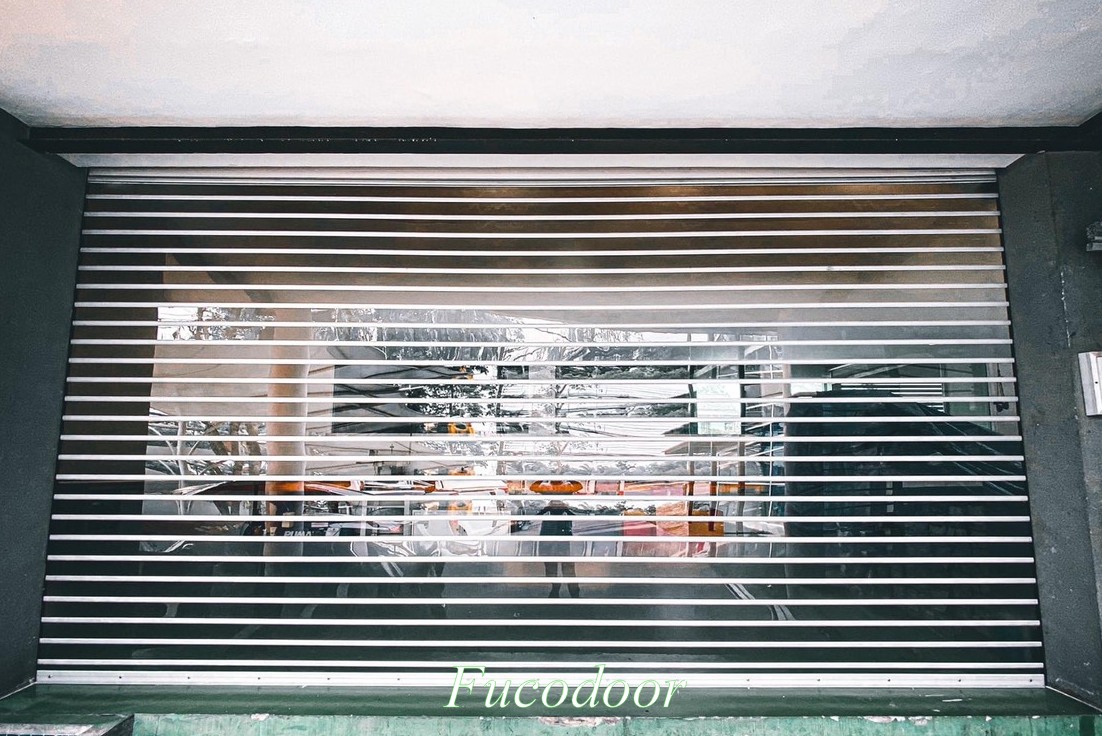 Cửa cuốn trong suốt Polycarbonate mẫu liền