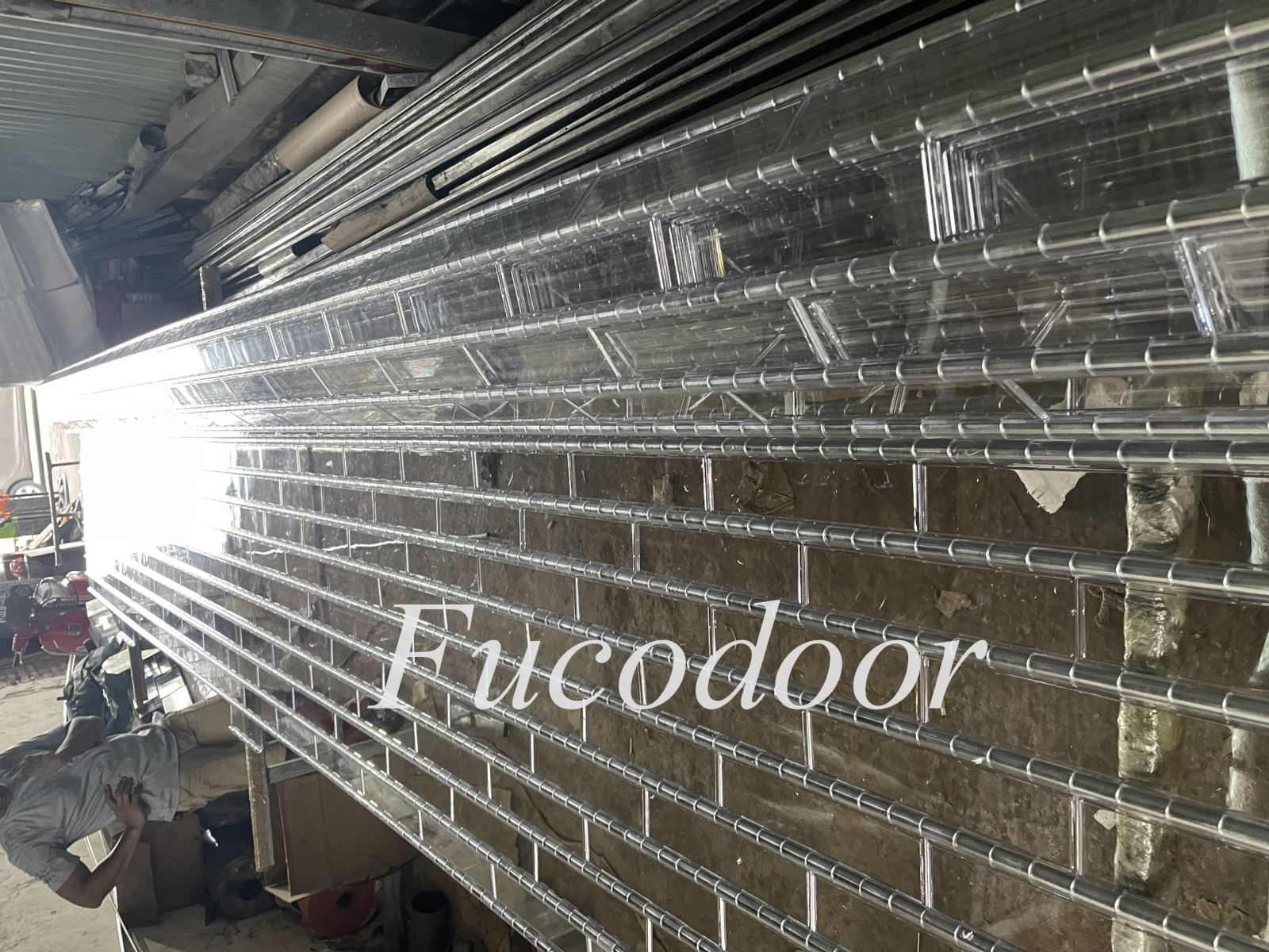 cửa cuốn trong suốt ống inox