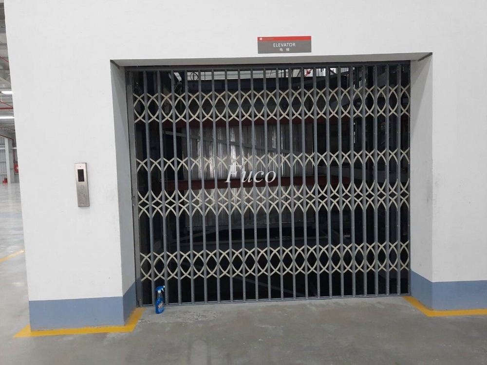 cửa xếp thang máy