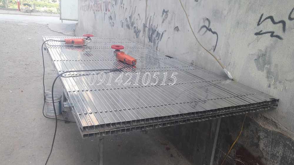 cửa xếp inox 304 có lá
