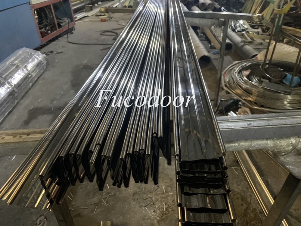 Cửa xếp INOX hộp 20x20 INOX 304 có lá