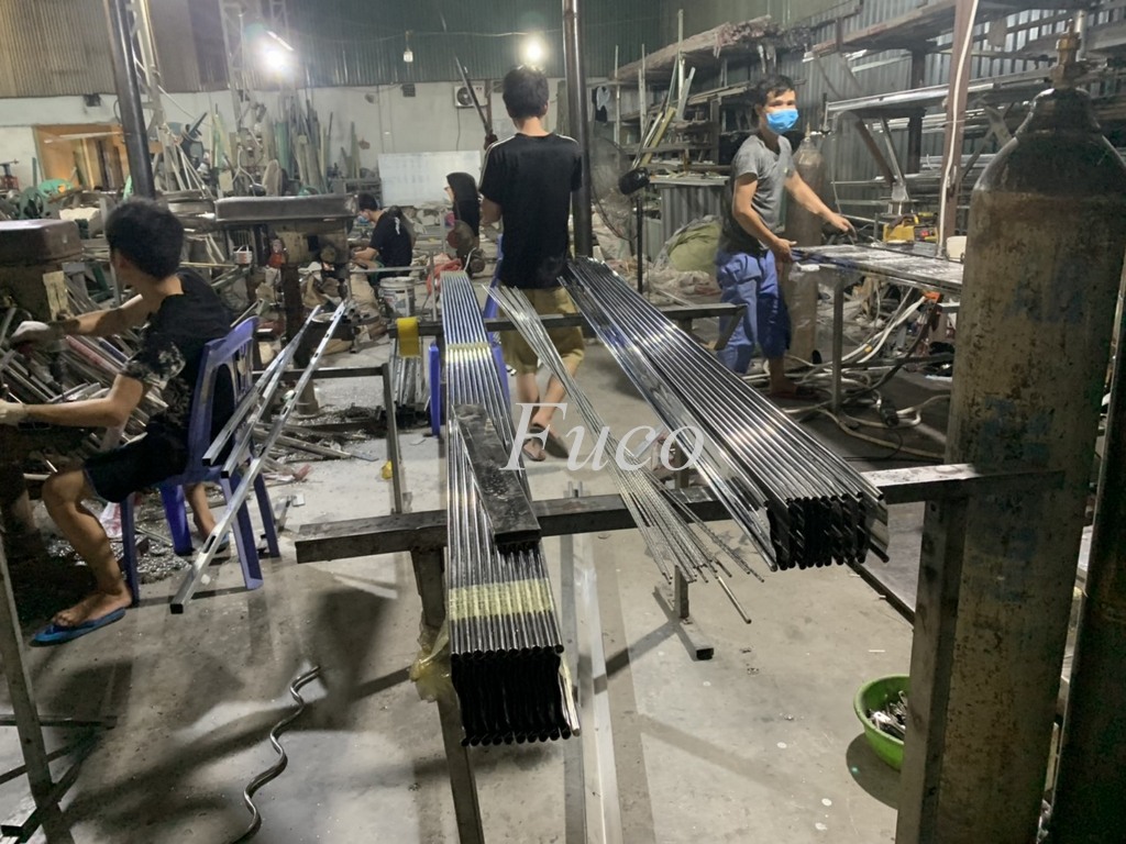 Cửa xếp INOX hộp 20x20 INOX 304 có lá