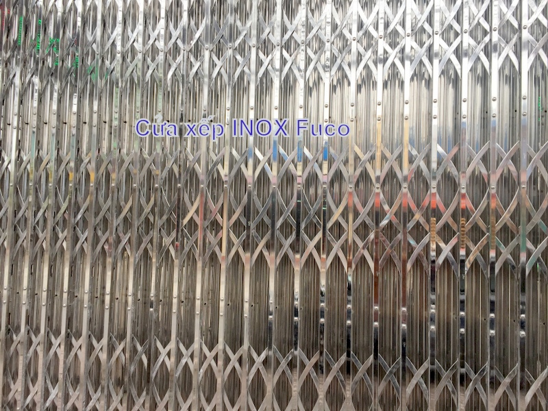 Cửa xếp INOX Hộp 304, Đây là loại cửa xếp cao cấp nhất hiện nay.