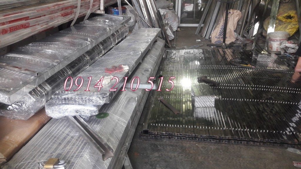 Làm cửa xếp inox  fuco