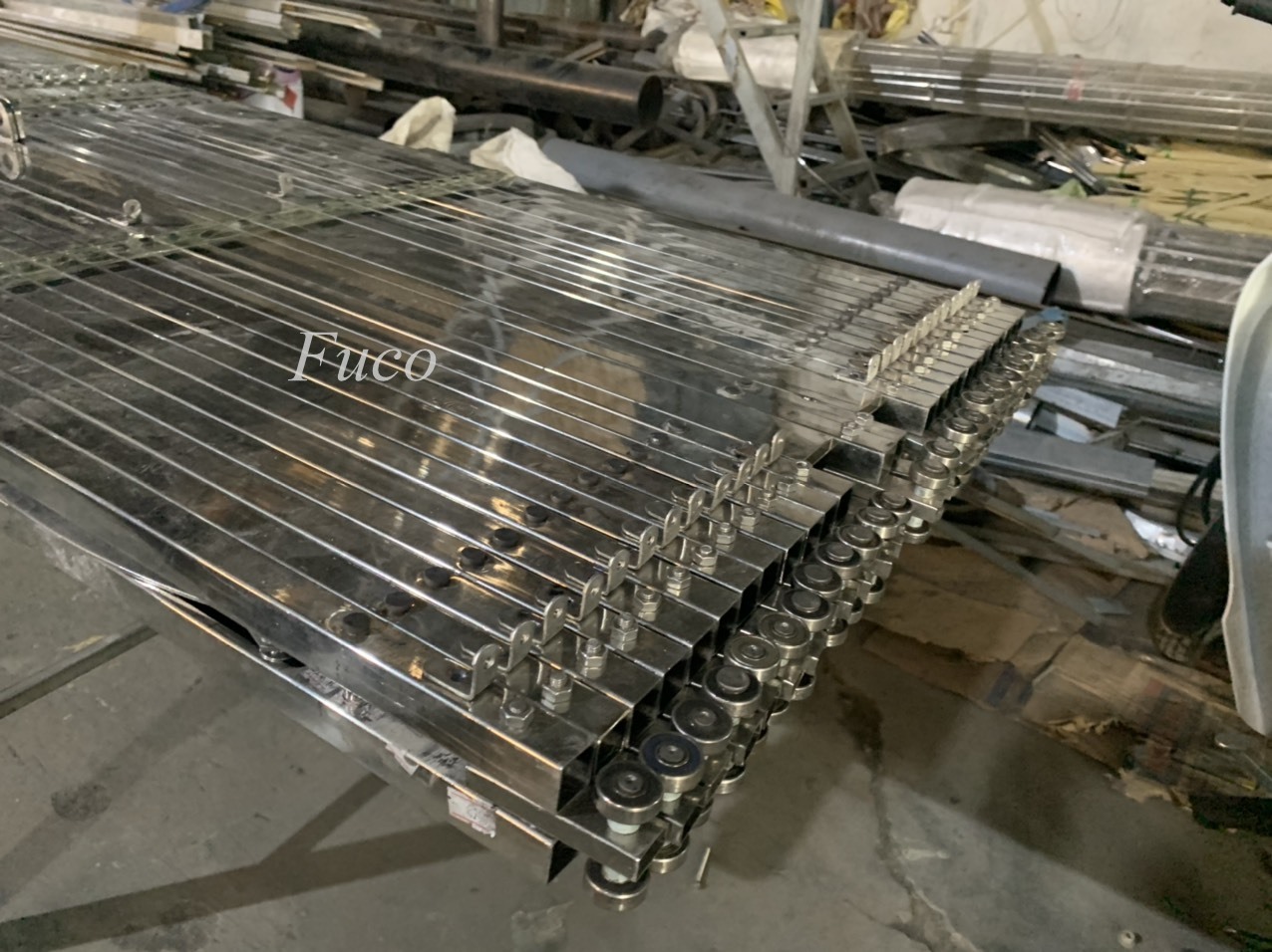Cửa xếp Inox có lá gió