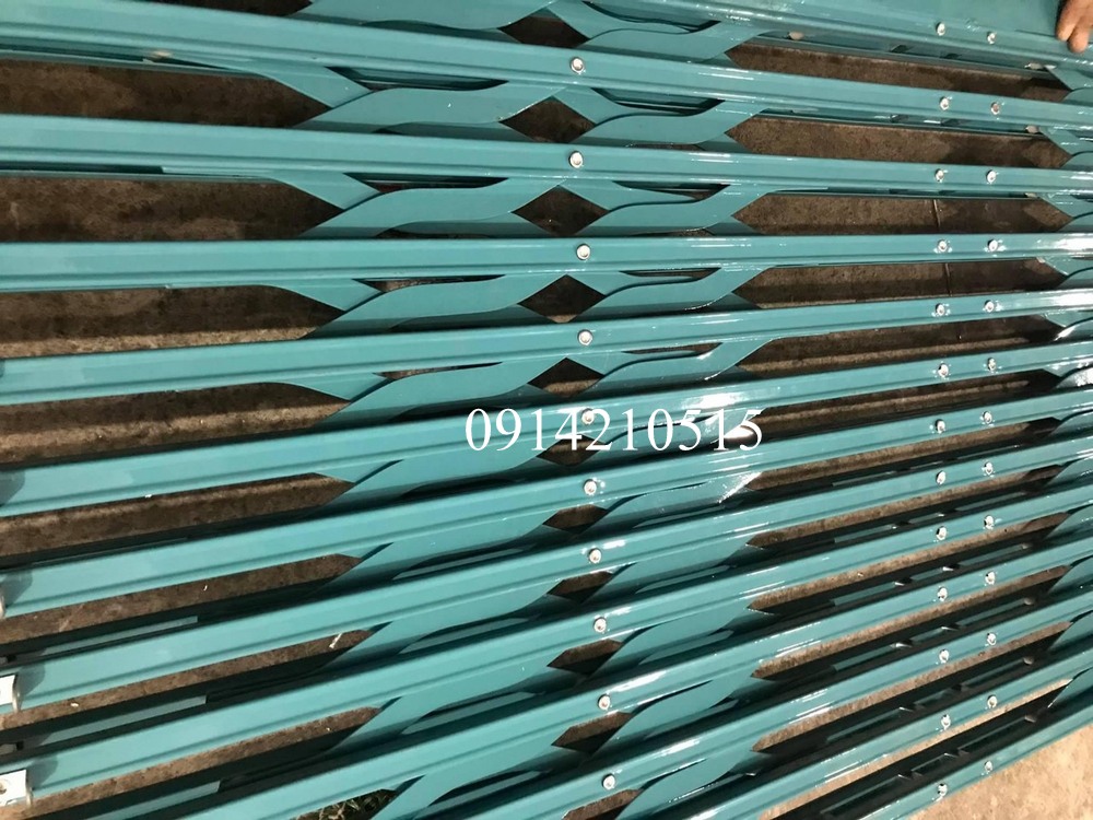 Cửa xếp thang máy