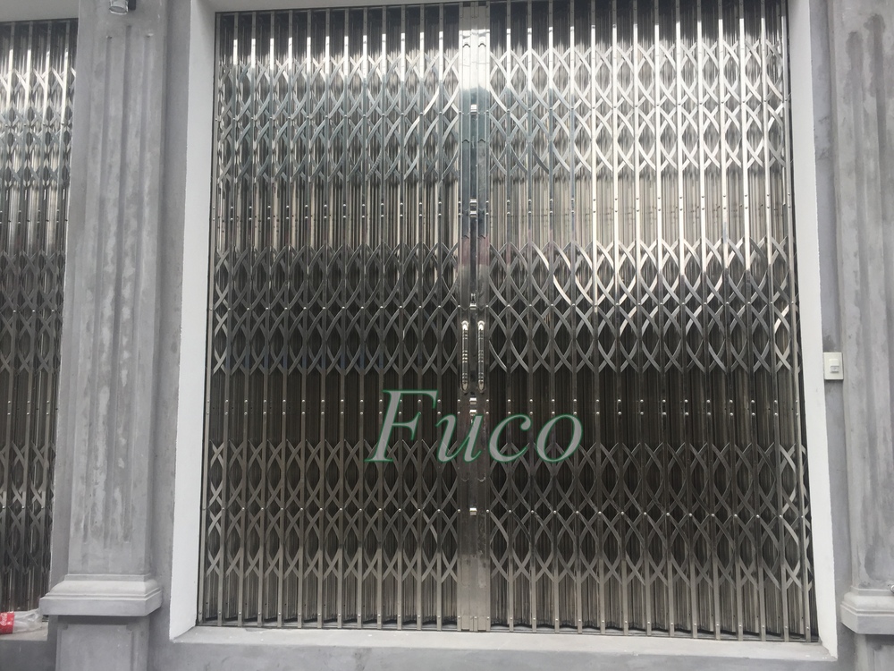 Cửa xếp cao cấp (Inox 304 có lá chắn gió)