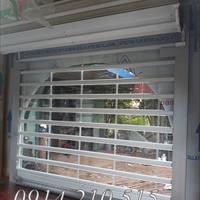 Cửa cuốn trong suốt Polycarbonate kéo tay