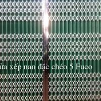 Cửa xếp Đài Loan nan chéo đặc, có lá chắn