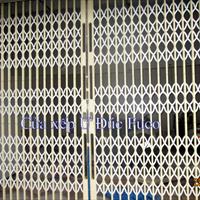 Cửa xếp U đúc sơn tĩnh điện không lá